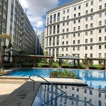 Robles' Unit At 81 Newport Boulevard Manila Exterior foto